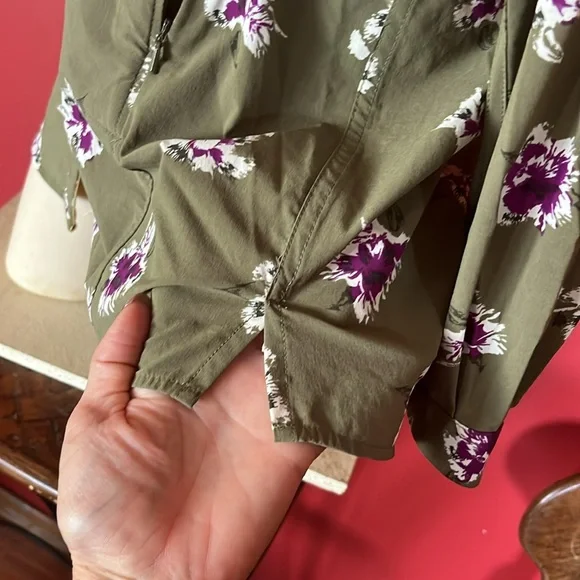 BNWOT Duluth trading company, green floral top - Picture 8 of 16